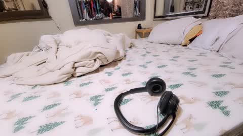 Bootyshows online show from December 18, 2025, 11:49 am