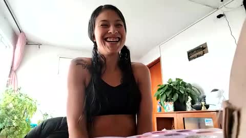 janariivera1 online show from October 9, 2025, 7:01 pm