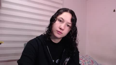 Snapshot of jane_r chatting on September 22, 2025, 11:18 pm Jane online show from September 22, 2025, 11:18 pm