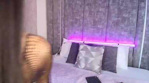 janedaviss online show from May 18, 2026, 7:41 pm