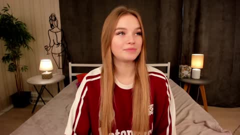 Day Alice Night Stella online show from December 29, 2024, 8:22 am