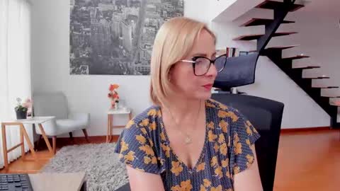 Snapshot of janeturner chatting on September 10, 2025, 1:44 pm JANE TURNER MILF online show from September 10, 2025, 1:44 pm