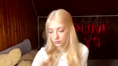 Snapshot of janicesivertsen chatting on July 4, 2026, 8:09 am Elsa online show from July 4, 2026, 8:09 am