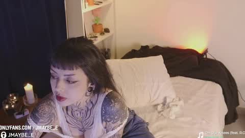 Snapshot of janne_maybe chatting on February 19, 2025, 11:04 pm jmaybe e online show from February 19, 2025, 11:04 pm