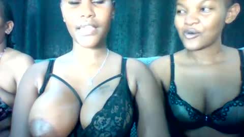 jannyshiko75 online show from May 19, 2026, 12:33 pm