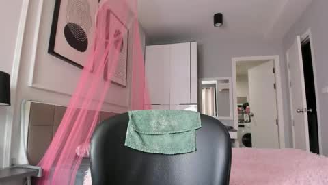 Amelle online show from November 26, 2025, 11:06 pm