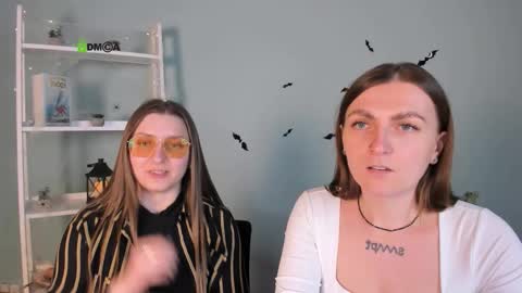 jasmine_fly online show from October 29, 2025, 1:02 pm