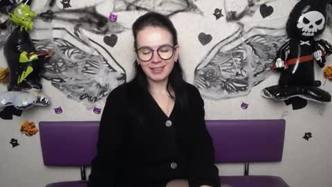 JasmineKouch online show from October 18, 2025, 5:57 pm