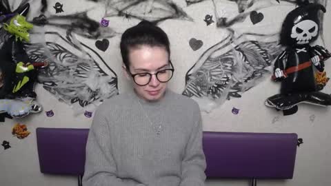 JasmineKouch online show from October 22, 2025, 5:45 pm