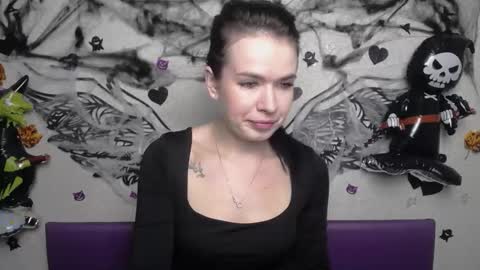 JasmineKouch online show from October 28, 2025, 6:28 am