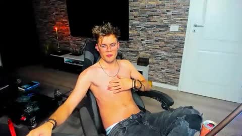 JasoN online show from November 11, 2025, 10:21 pm