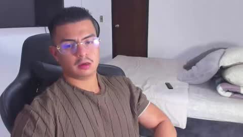 JBrooksXx online show from January 13, 2025, 9:42 pm