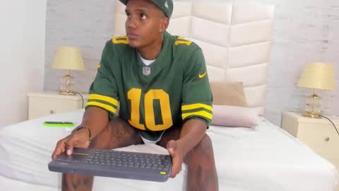 jax black online show from November 7, 2025, 7:14 pm