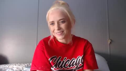 Snapshot of jaydenangel chatting on January 15, 2025, 3:39 pm Blondie Queen Jayden online show from January 15, 2025, 3:39 pm