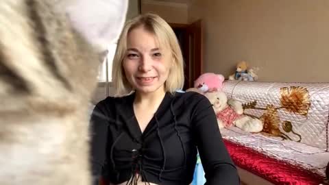 Snapshot of jaynafriess chatting on October 18, 2025, 7:42 am Mira online show from October 18, 2025, 7:42 am