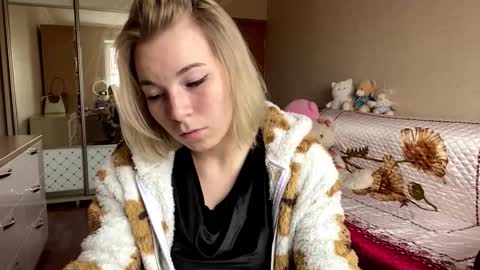 Snapshot of jaynafriess chatting on October 30, 2025, 8:27 am Mira online show from October 30, 2025, 8:27 am