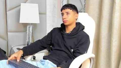 jaze_bradley online show from March 3, 2025, 11:22 am