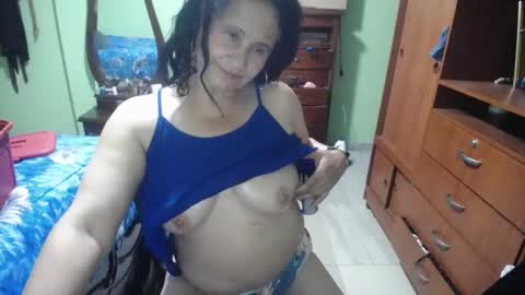 Snapshot of jazmin_rios chatting on February 3, 2025, 1:30 am jazmim online show from February 3, 2025, 1:30 am