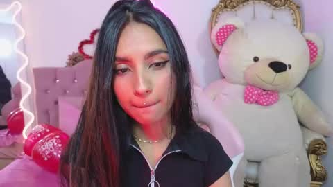 Jazmin  online show from February 15, 2025, 7:28 pm