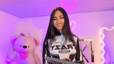 Jazmin  online show from October 21, 2025, 11:44 am