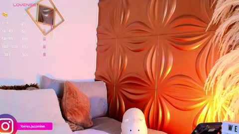 Jazmin online show from October 2, 2025, 1:29 pm