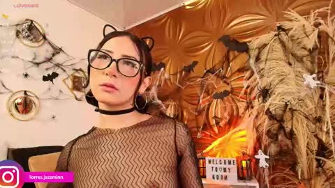 Jazmin online show from October 21, 2025, 1:23 pm