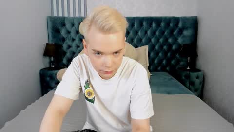 Snapshot of je_salvatore chatting on March 4, 2026, 7:47 am je_salvatore online show from March 4, 2026, 7:47 am