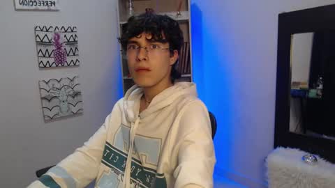 Snapshot of jeam_hot chatting on January 27, 2025, 9:44 pm jeam_hot online show from January 27, 2025, 9:44 pm