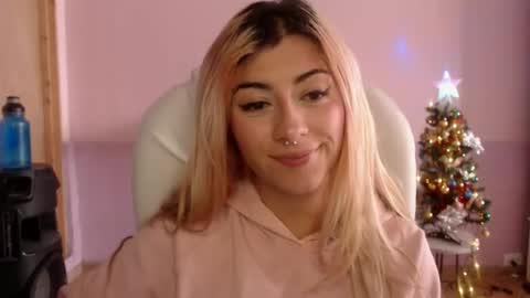 Jean online show from December 5, 2024, 7:38 pm