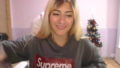 Jean online show from February 12, 2025, 1:41 am