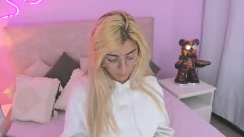 Jean online show from September 10, 2025, 10:54 pm