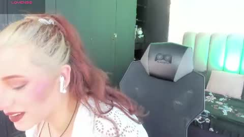Snapshot of jeannewilliams_ chatting on July 11, 2026, 1:03 pm Jeanne Williams online show from July 11, 2026, 1:03 pm