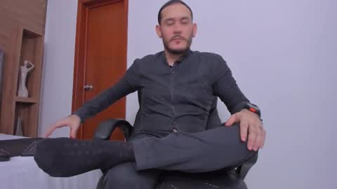 Jeanpiere online show from February 6, 2026, 4:39 am