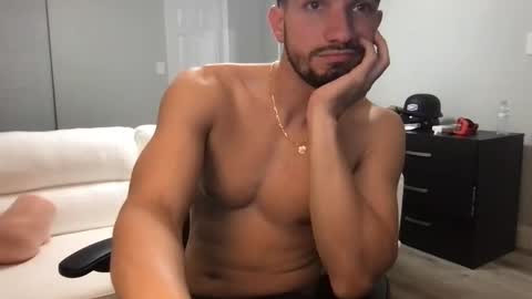 jeanwhitebianco online show from November 1, 2025, 11:40 pm