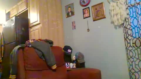 jearnold44 online show from February 11, 2025, 10:50 pm