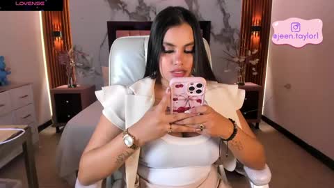 Snapshot of jeen_taylor chatting on April 25, 2026, 8:17 pm Jeen Taylor online show from April 25, 2026, 8:17 pm