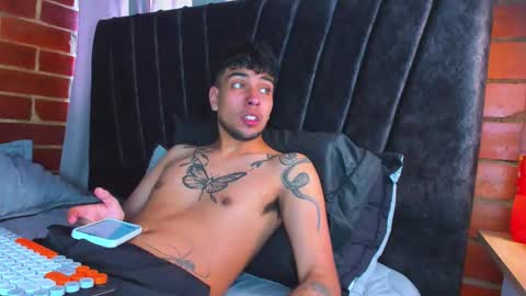 jei online show from November 25, 2025, 1:44 pm