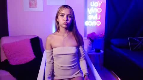 jeni_fire online show from May 23, 2026, 1:26 pm