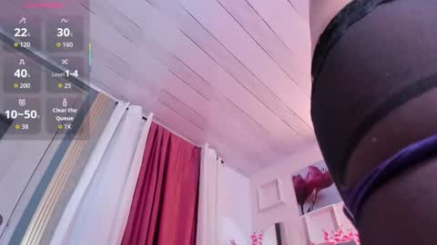 Angie online show from September 30, 2025, 8:03 pm