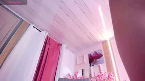 Angie online show from October 4, 2025, 8:07 pm