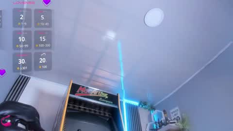 Angie online show from October 21, 2025, 7:47 pm