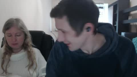 JenisAndPeter online show from February 28, 2025, 7:37 am