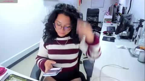 Snapshot of jenn_cg chatting on November 3, 2025, 7:37 pm jenn online show from November 3, 2025, 7:37 pm