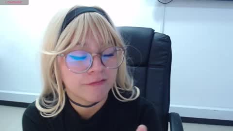 Snapshot of jenn_cg chatting on November 8, 2025, 8:07 pm jenn online show from November 8, 2025, 8:07 pm