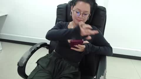 Snapshot of jenn_cg chatting on February 27, 2026, 10:32 pm jenn online show from February 27, 2026, 10:32 pm