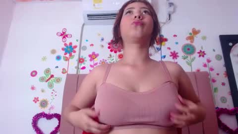 Snapshot of jenn_sky_ chatting on February 4, 2025, 3:00 am JENN online show from February 4, 2025, 3:00 am