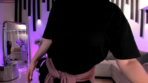 Jenna Olson  online show from February 17, 2025, 6:37 pm