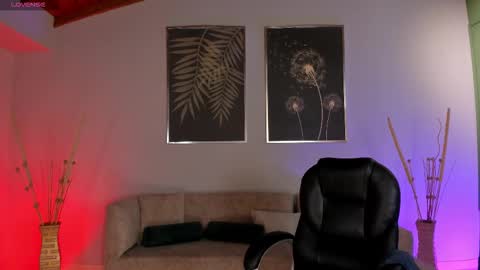 Jenna Olson  online show from September 19, 2025, 10:49 am