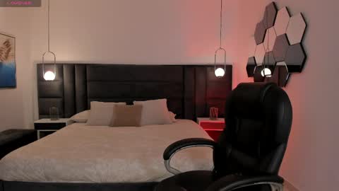 Jenna Olson  online show from April 8, 2026, 8:14 am