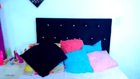 jenn online show from December 4, 2025, 8:45 am